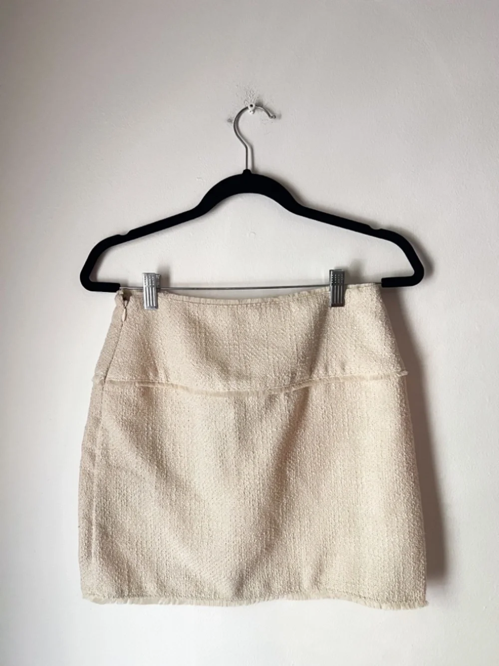 Future Collective Cream Tweed Bouclé Mini Skirt Fringe Hem Quiet Luxury Size 4